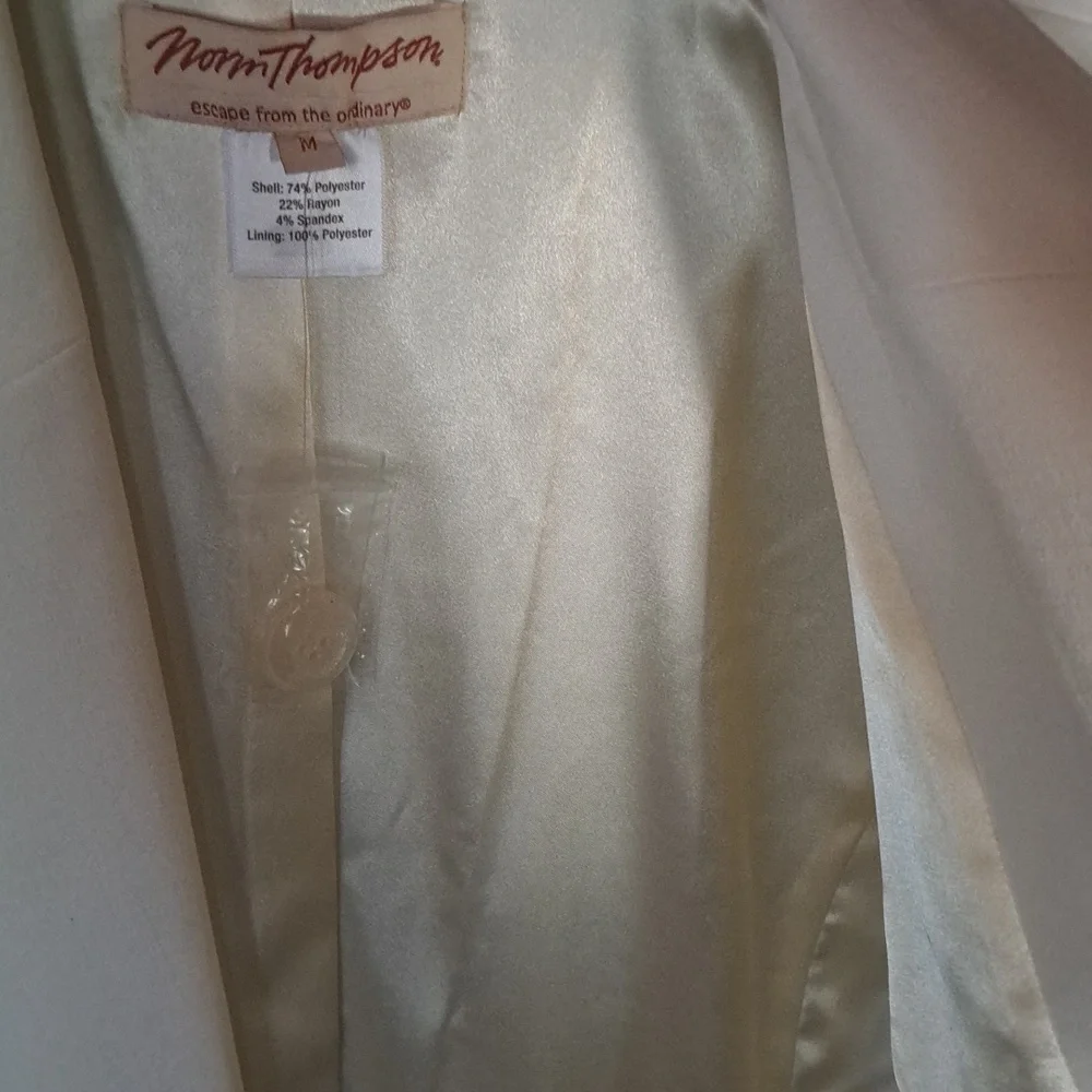 Norm Thompson cream blazer - Picture 5 of 5